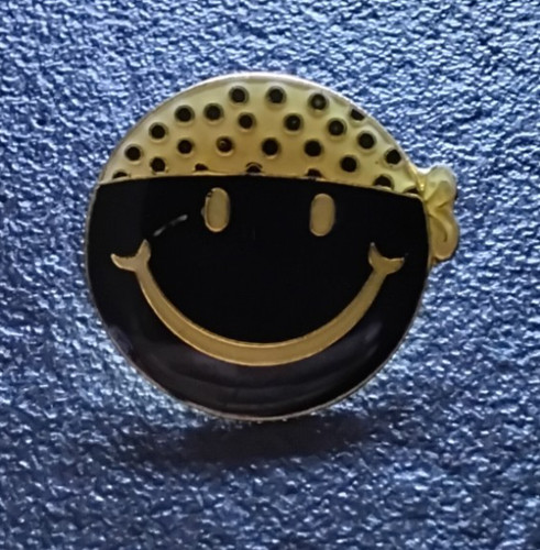 Pin humour smiley noir - smiley,