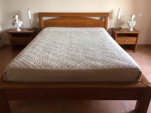 Chambre teinte merisier - -, lit