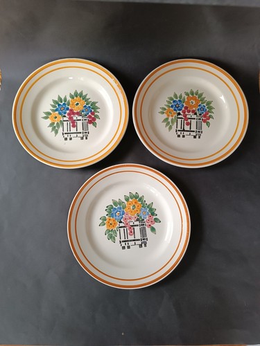Trois assiettes hippolyte - **trois,