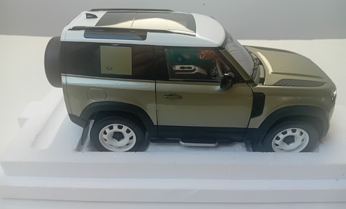 Almost real land rover - real, 1:18