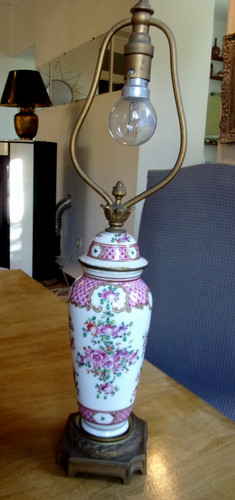 Pied lampe ancienne en - de,