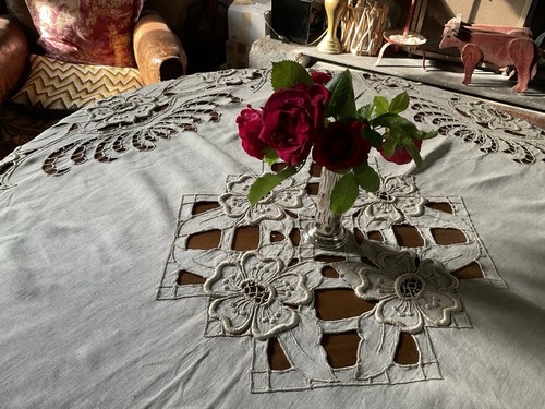 Nappe ancienne brodée - ,