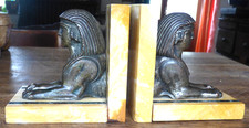 paire de serre livre marbre et bronze représentant un sphinx (retour d'Egypte )