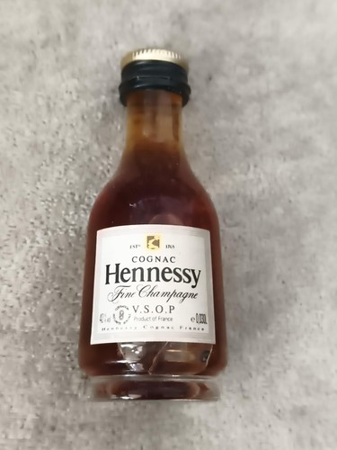 Miniature cognac hennessy fine - hennessy,