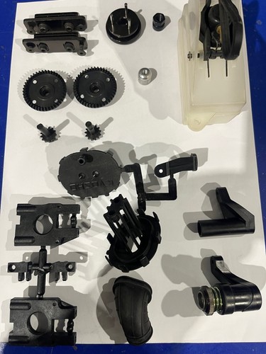 Lot pièces neuves kyosho - de,