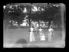 T035 bourgeois family children's park 1900. negative glass photo. 