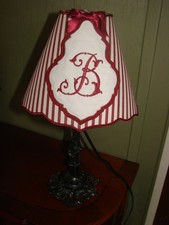 Abat-jour conique a accolade