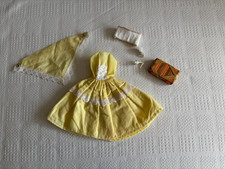 TENUE COMPLÈTE "DISTRIBUTION DES PRIX" POUR POUPÉE TRESSY BELLA - Année 1965