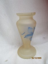 Joli Vase signé VIANNE Motifs