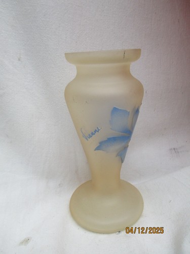 Joli vase signé vianne - vase, motifs