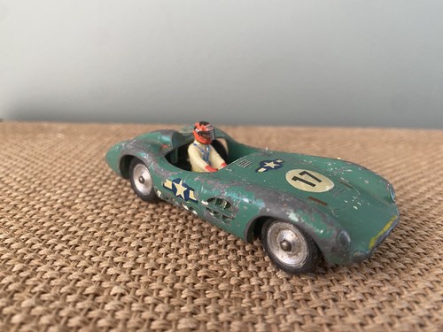 Voiture course aston martin - de, aston-martin