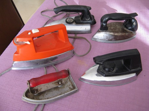 Lot jouets fers à - 5,