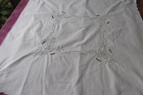 Nappe festonnée avec - , jolies