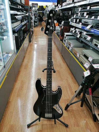 Guitare basse électrique