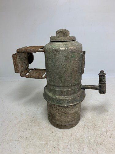 Ancienne lampe carbure - lampe, a