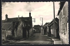 Old postcard Michery /Yonne, Main Street with old houses and electrical cables 