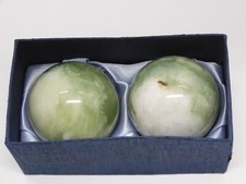 *2 BOULES en PIERRE DURE