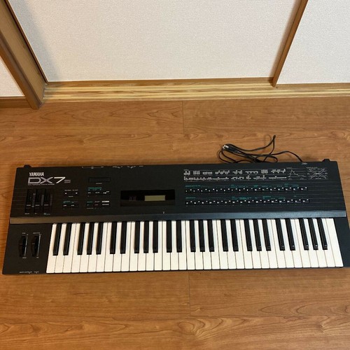 Synthétiseur algorithme - synthétiseur, d'algorithme