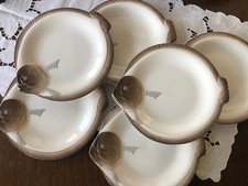 6 anciennes assiettes forme