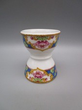 Coquetier ancien en porcelaine