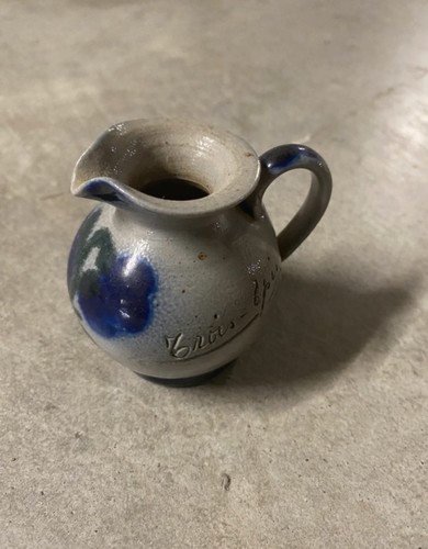 Petit pichet pot à lait - /,