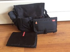 Deux Sacs à langer SKIP HOP noir multipoches + un de voyage
