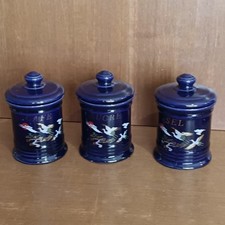 Pots. Épices En Faïence