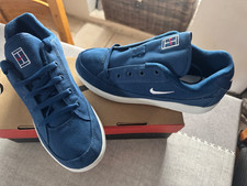 Neuves chaussures baskets toile Nike pointure 38,5