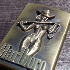 Zippo Marlboro Cowgirl logo métal femme gravure taureau ancienne USED du Japon