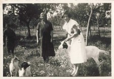 ANCIENNE PHOTOGRAPHIE 1937 A YAINVILLE? A LA FERME JEUNES FEMMES ET DES CHEVRES