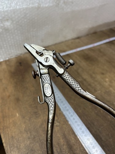 Pince avoyer outils - à,