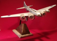 Avion bombardier quadrimoteur