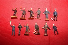 PREISER HO 12 PERSONAL FIGURES STATION ELECTRIC TRAIN