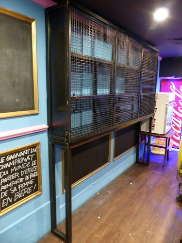 Arrière comptoir bar - arrière,