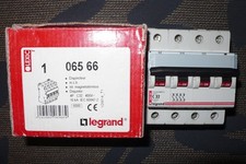 DISJONCTEUR  TETRAPOLAIRE 4POLES 32A COURBE C, LEGRAND 32AMPERES PC.10KA