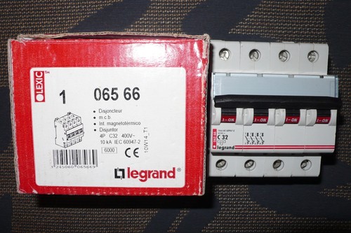 Disjoncteur tetrapolaire - ,