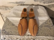 Paire d'embauchoirs en bois de