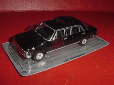 FIAT 130 PAPAMOBILE LIMOUSINE PAPE 1/43 IXO 
