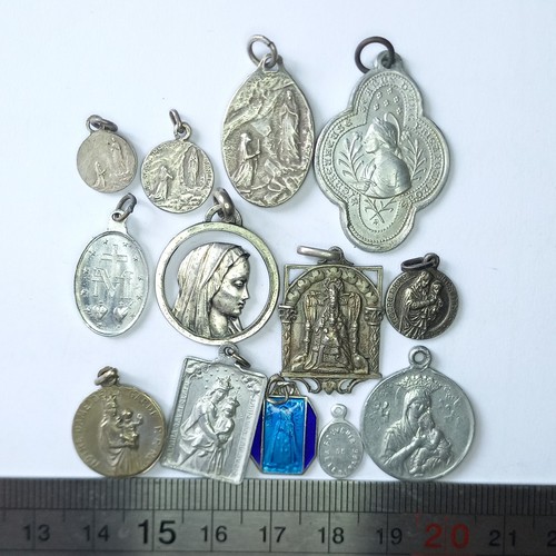 Lot médailles religieuses - lot,