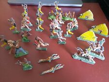 LOT DE 27 FIGURINES ET DECOR EN PLOMB INDIENS
