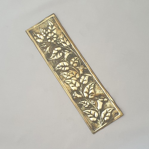 Arts crafts plaque de - de, doigt