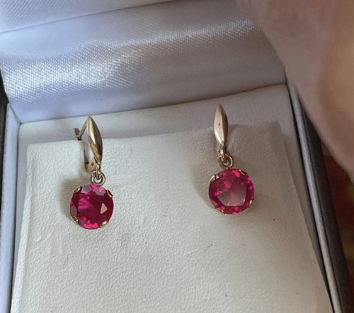 Jolies boucles oreilles - jolies,