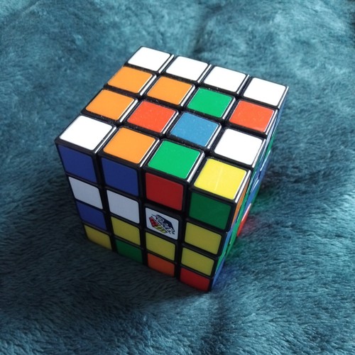 Casse tête rubik - tête, s