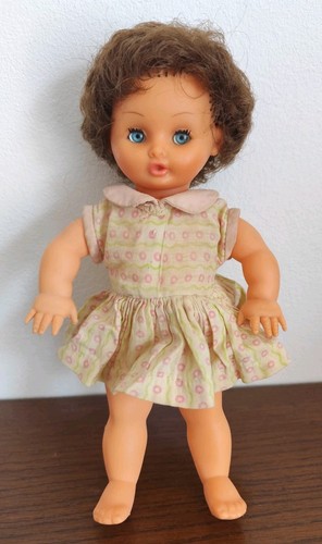Ancienne petite poupée bella - petite,