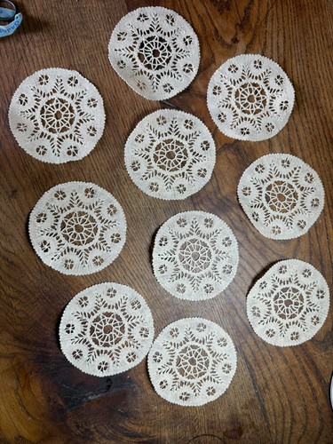 Dentelle ancienne 10 petites - -,
