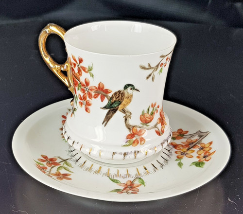 Ancienne tasse sous - ancienne,