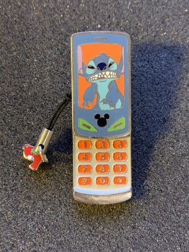 Disney pin trading - pin,