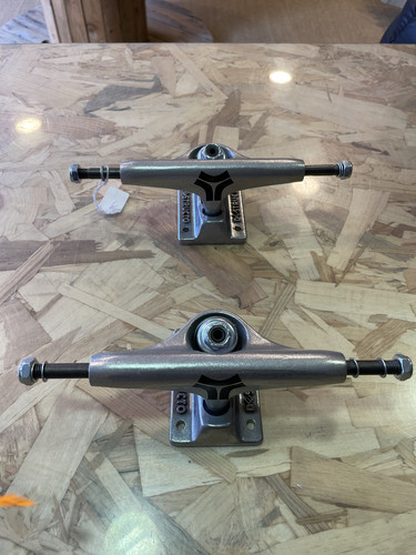 Paire trucks destructo neuf - trucks,