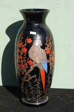 ancien vase en verre teinté décoré peinture émaillée , signé.