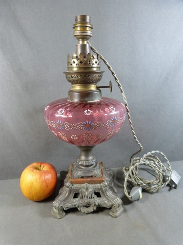 Ancienne lampe pétrole en - à,